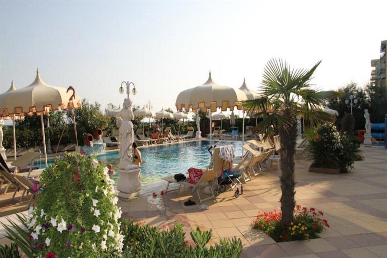 Luxor E Cairo The Beach Resort Lido di Jesolo Exterior photo